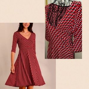 LBISSE RED,WHITE & BLUE SILKY KNIT FIT & FLARE DRESS~GEOMETRIC PRINT~MEDIUM